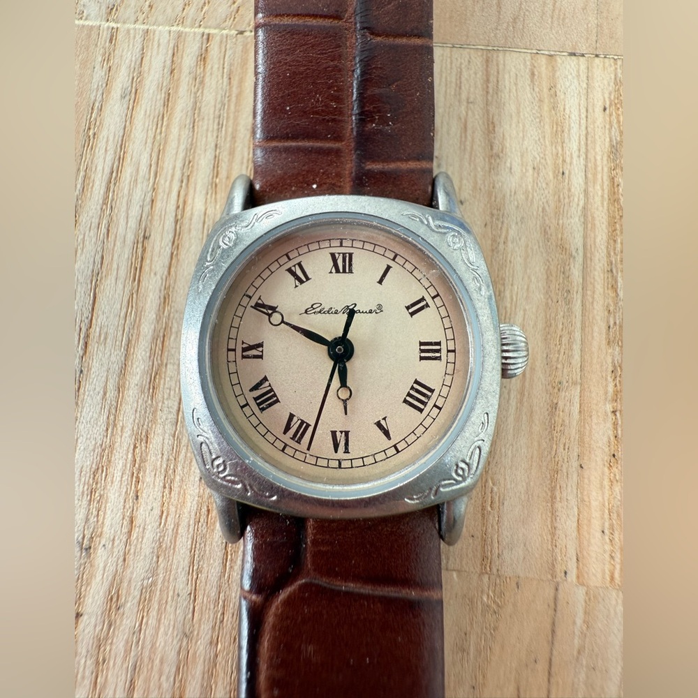 Eddie Bauer ladies silver tone brown leather watch NEW BATTERY